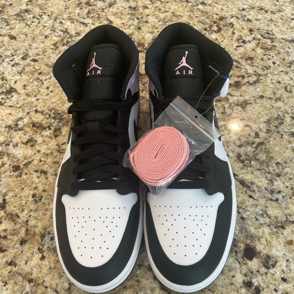 NWB Mens Air Jordan 1’s MID SE Size 11 Black Bleached Coral. - Picture 2 of 15